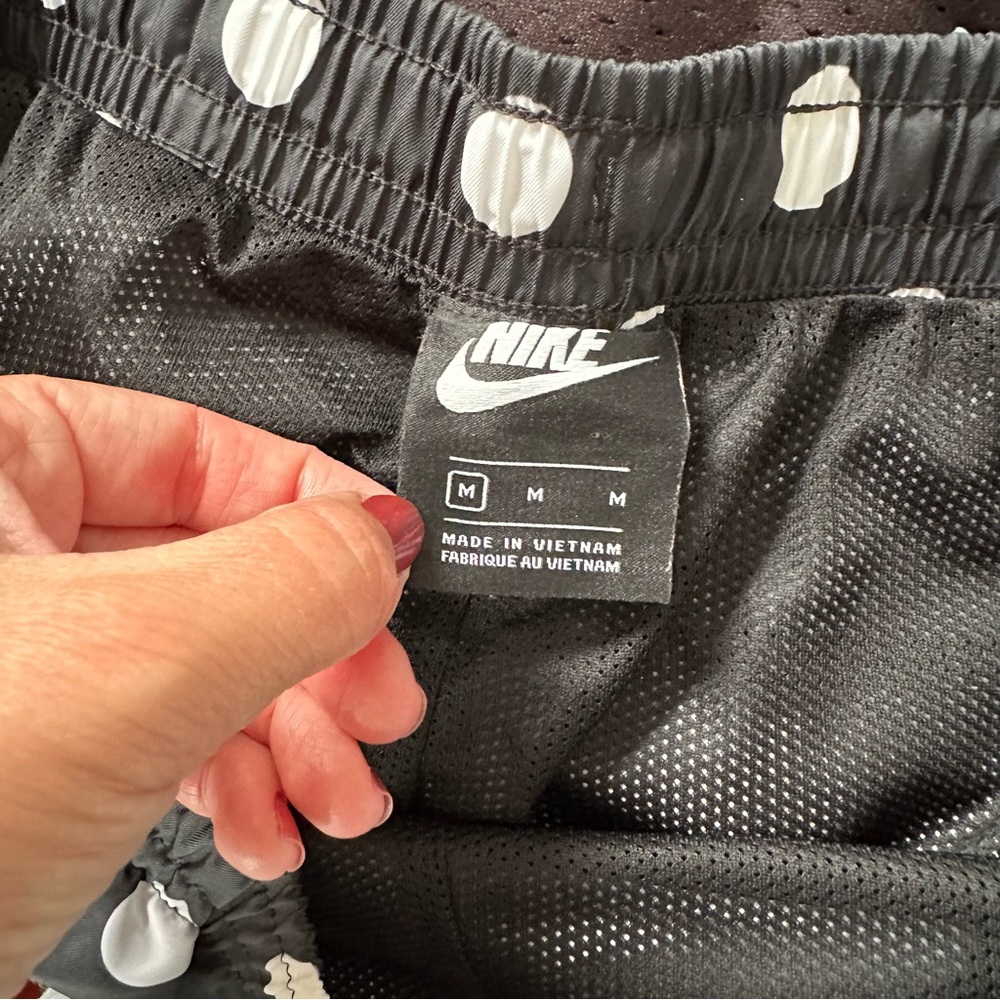Like New! Men’s Nike Black and White Polka Dot Athletic Shorts - Picture 5 of 6